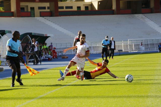 الدوري الإنجليزي بالعربي