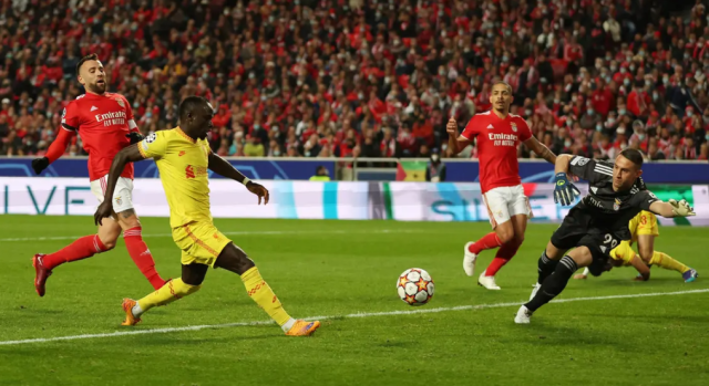 القنوات الناقلة لمباراة ليفربول ضد بنفيكا