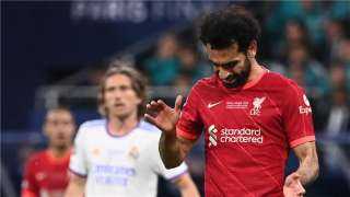 قائد ليفربول يدافع عن محمد...