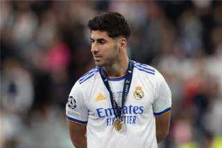 مانشستر يونايتد يراقب مستقبل أسينسيو...