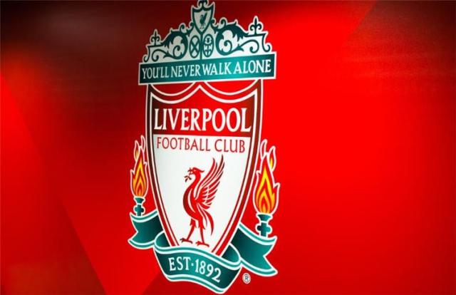 مدافع ليفربول