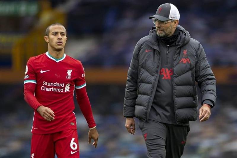 الغضب يسيطر على مدرب ليفربول بسبب تياجو ألكانتارا