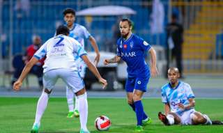 القنوات الناقلة لمباراة الهلال والفتح...