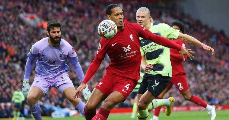 ما هي القنوات الناقلة لمباراة ليفربول ومانشستر سيتي بث مباشر اليوم في كأس الرابطة الإنجليزية؟