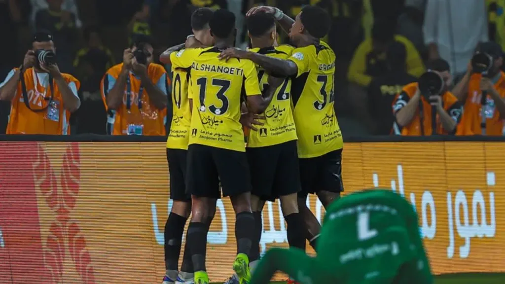 الدوري الإنجليزي بالعربي