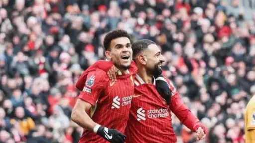 ليفربول يتصدر الدوري الإنجليزي الممتاز...