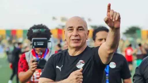 حسام حسن يكافئ نجمي الأهلي...