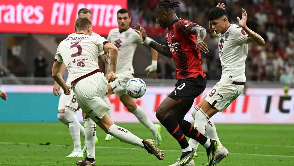 معلق مباراة ميلان وتورينو في الدوري الإيطالي 2025 والقنوات الناقلة