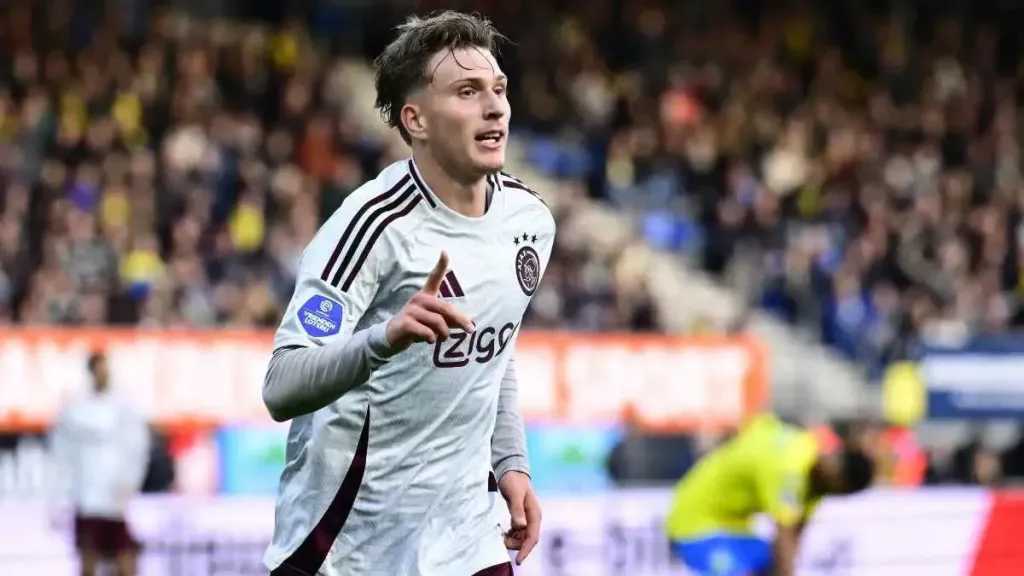 تحول مفاجئ.. ليفربول يكشف عن شاب واعد كبديل محتمل لمحمد صلاح